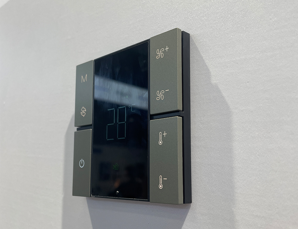 DWK5 smart home thermostat